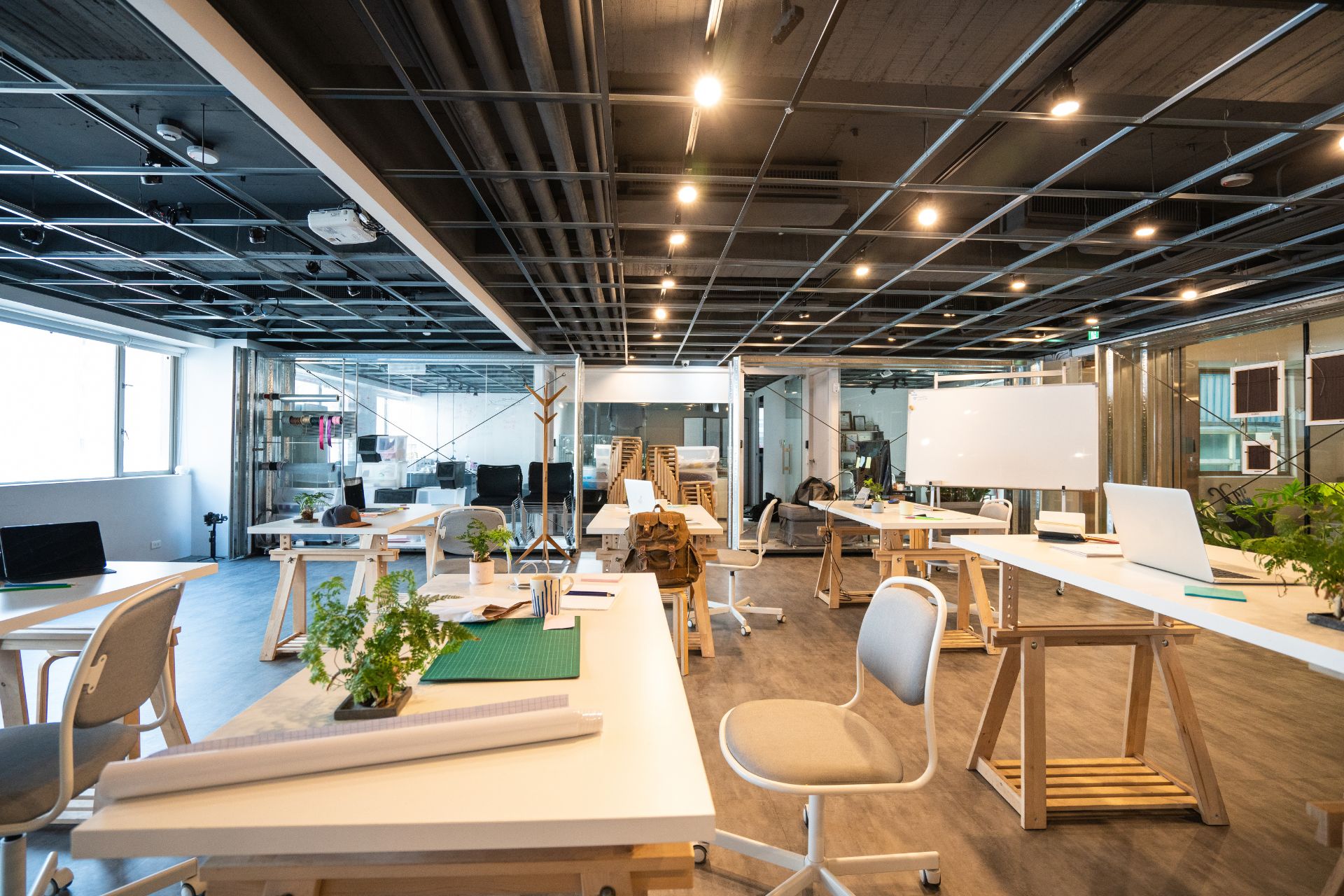 Flexible coworking office as an alternative to long-term leases