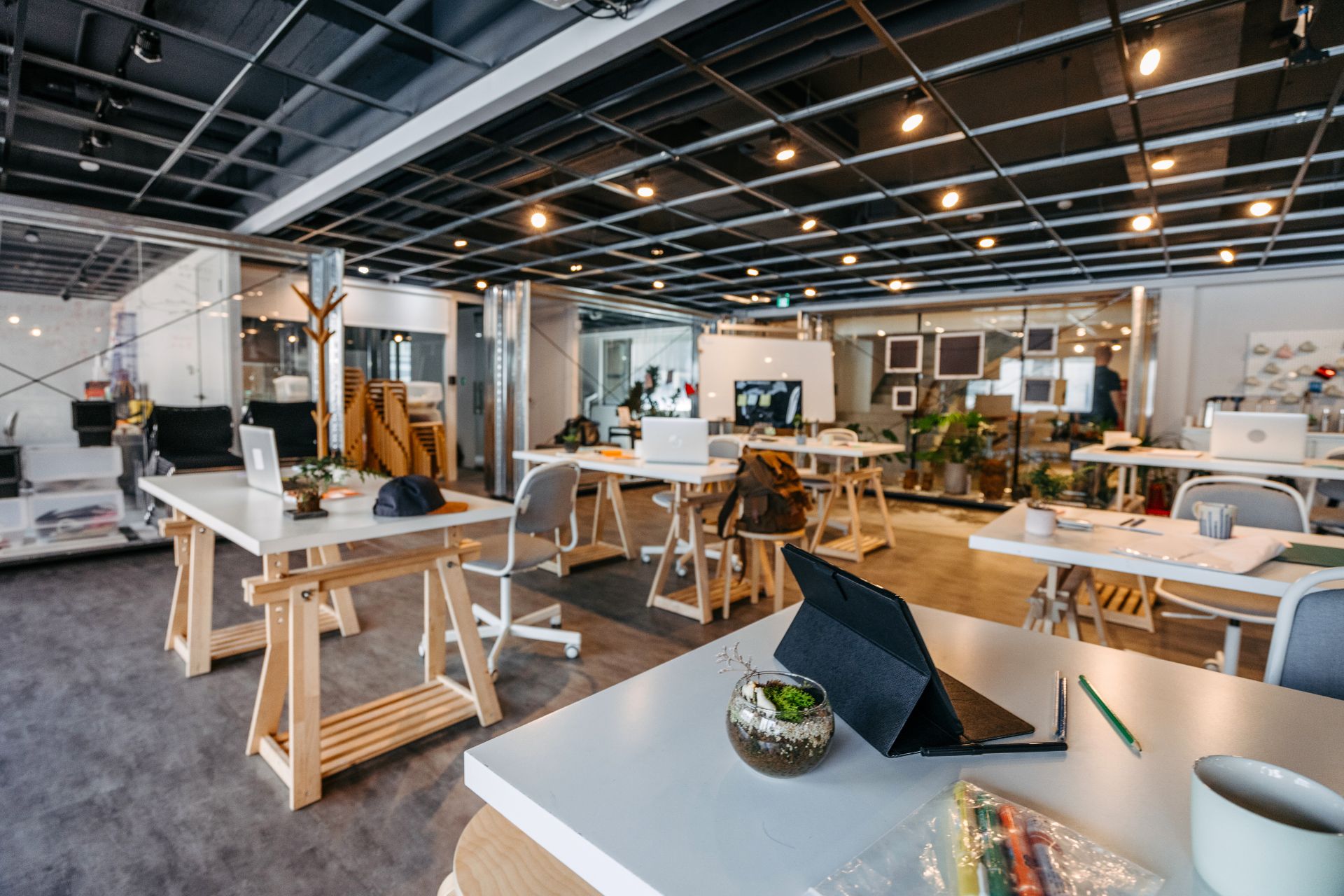 Company workspace limited by lack of branding opportunities in coworking