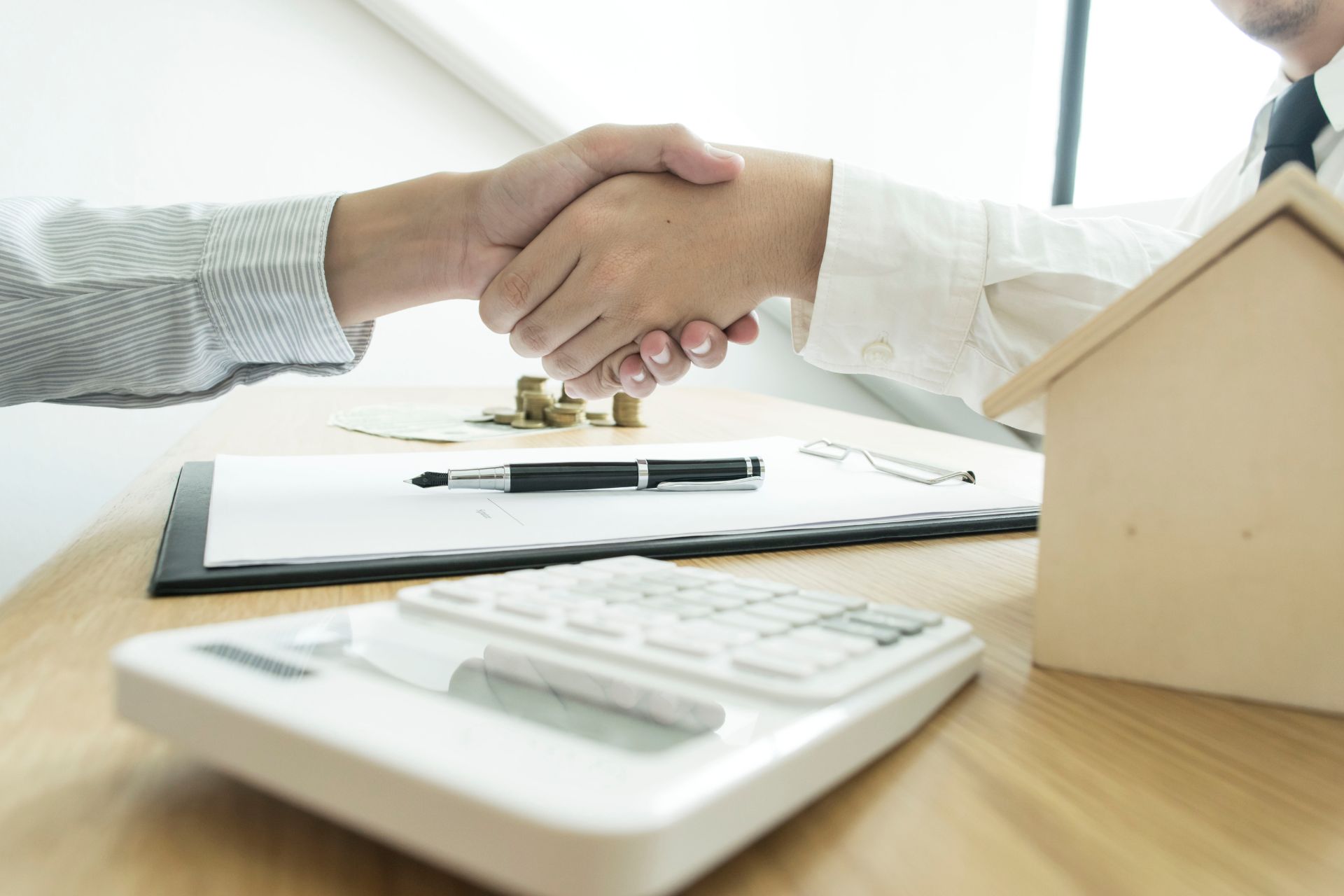 Tenant and landlord finalising an office lease
