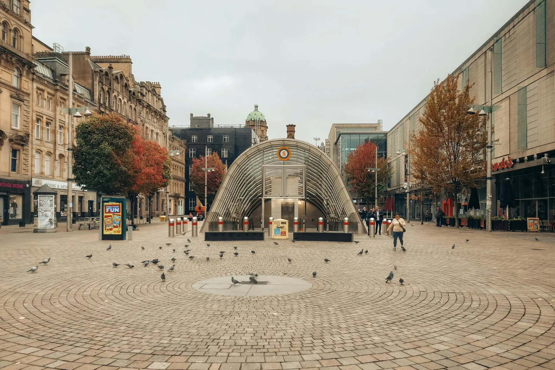 Pedestrianised shopping street in Glasgow city centre