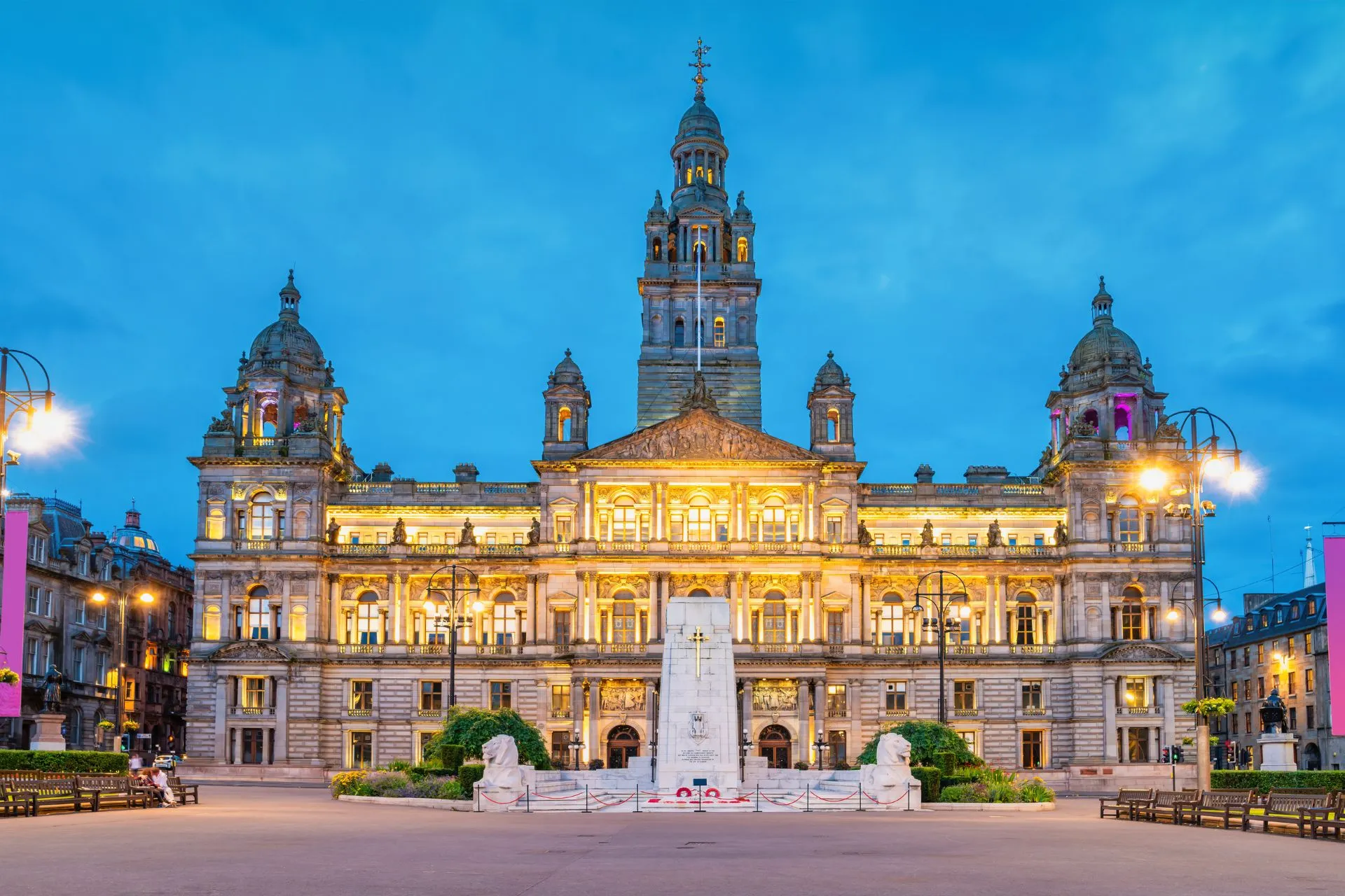 Glasgow City Chambers illuminated at night in George Square